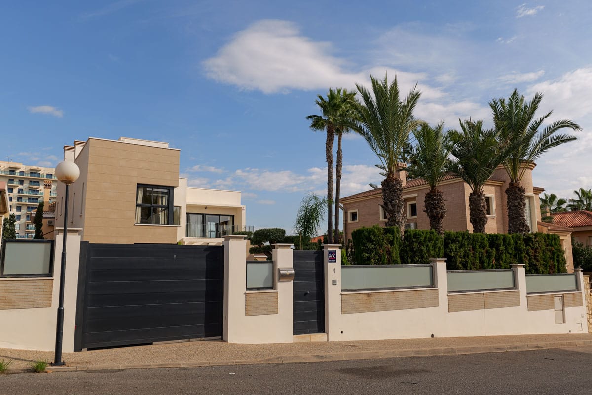 villa en Torrevieja – Ref. 44044309-01