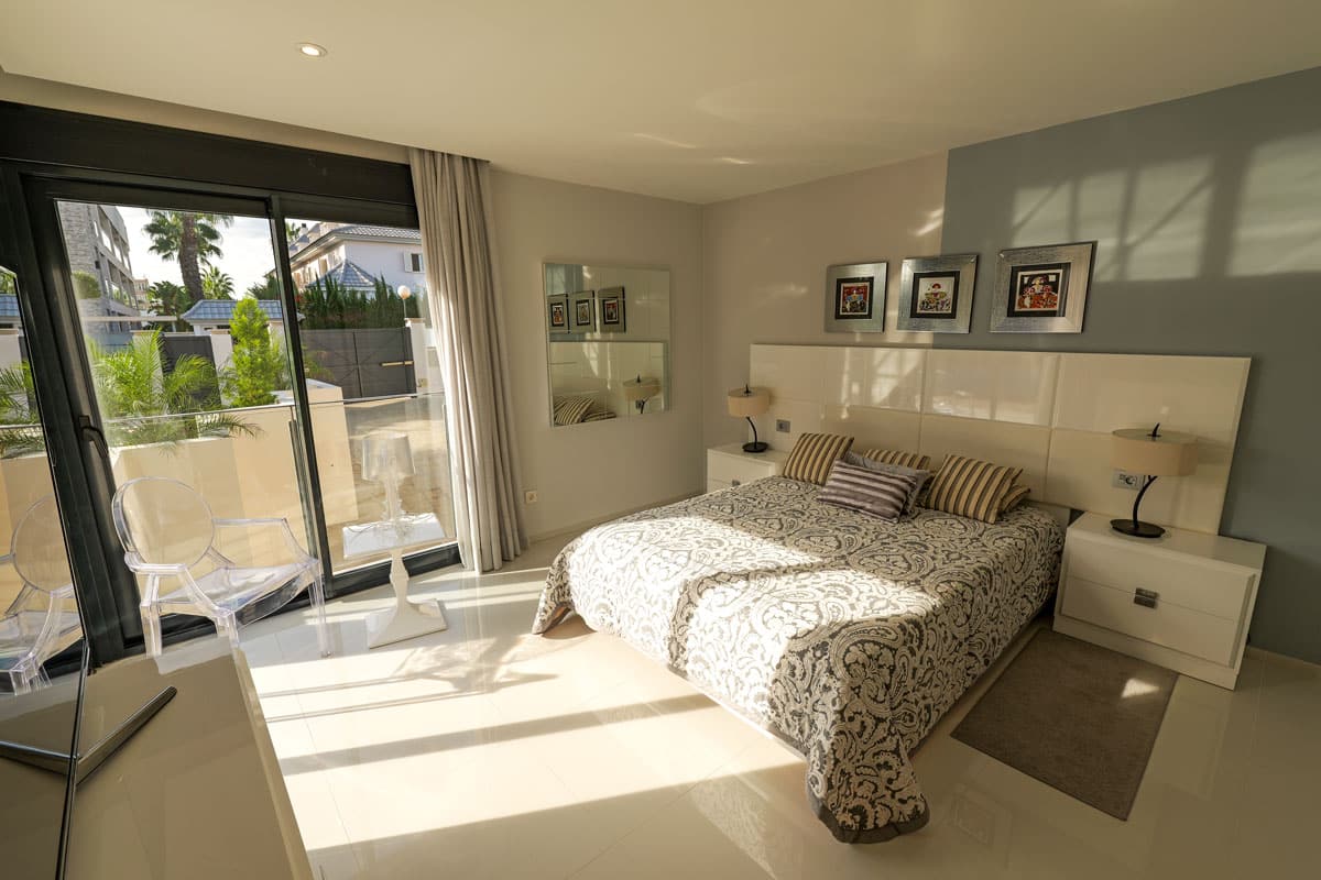 villa en Torrevieja – Ref. 44044309-01
