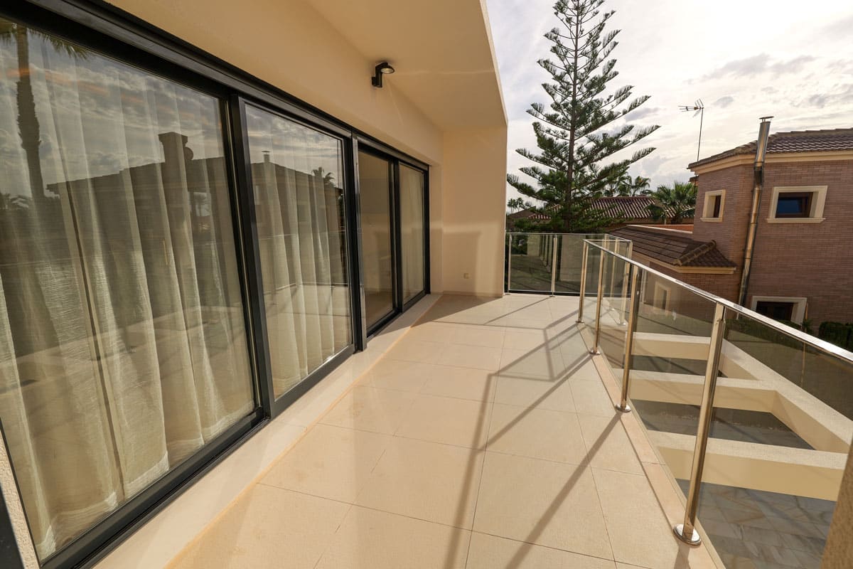 villa en Torrevieja – Ref. 44044309-01