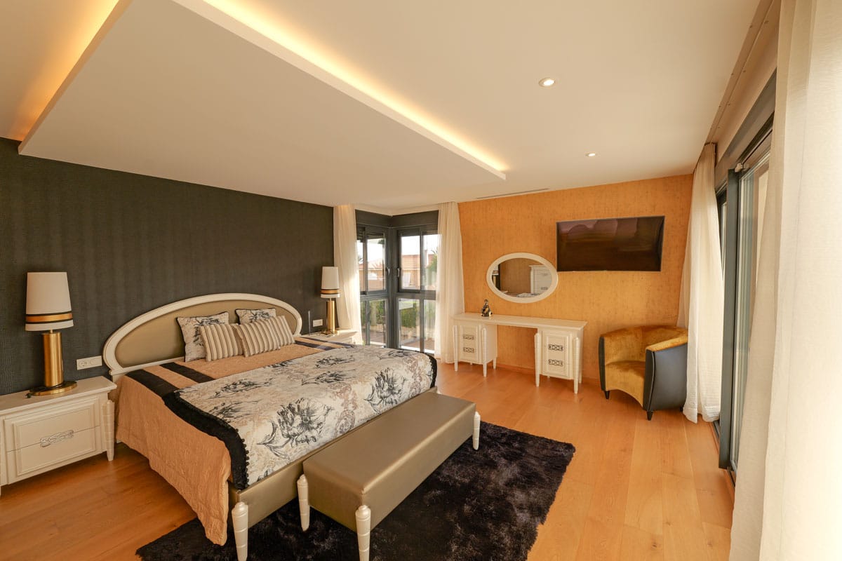 villa en Torrevieja – Ref. 44044309-01