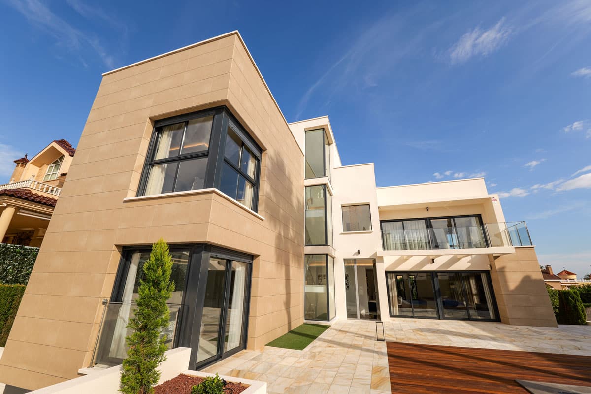 villa en Torrevieja – Ref. 44044309-01
