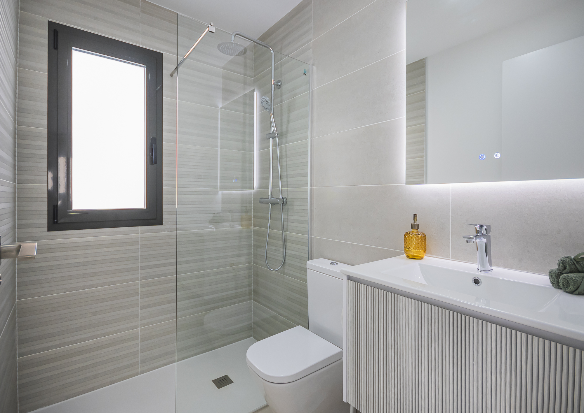 terraced en Torrevieja – Ref. 27814493-01