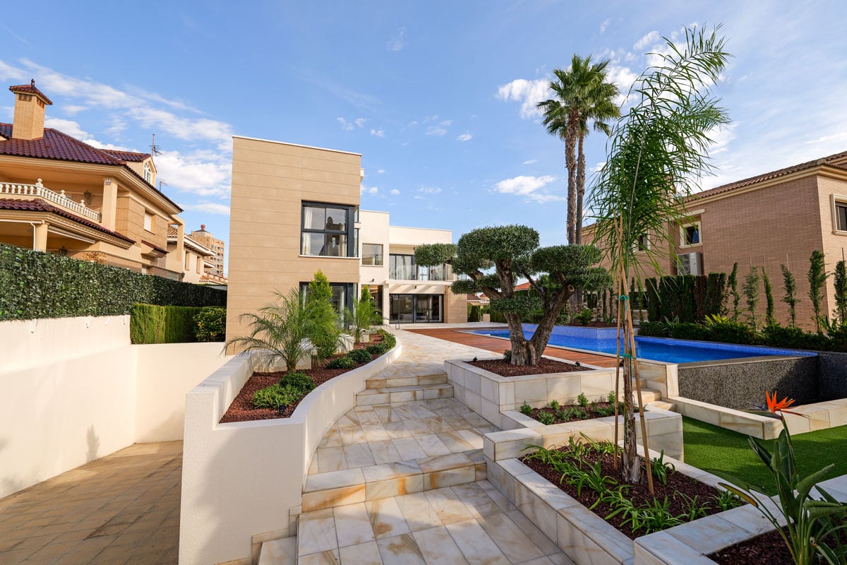 villa en Torrevieja – Ref. 44044309-01