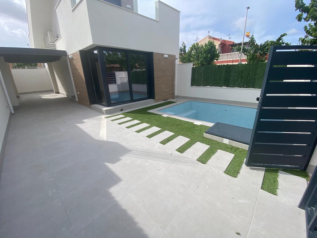detached en Los Alcázares – Ref. 61330223-01