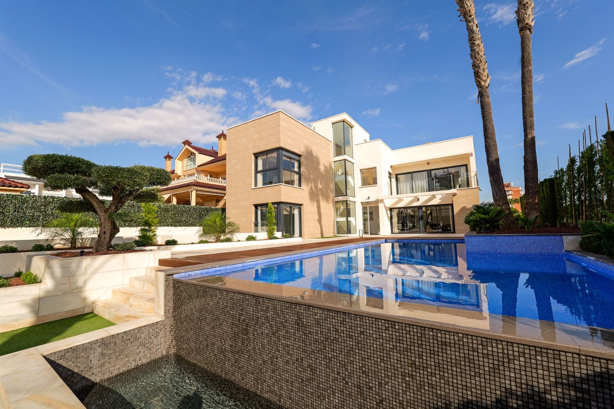 villa en Torrevieja – Ref. 44044309-01