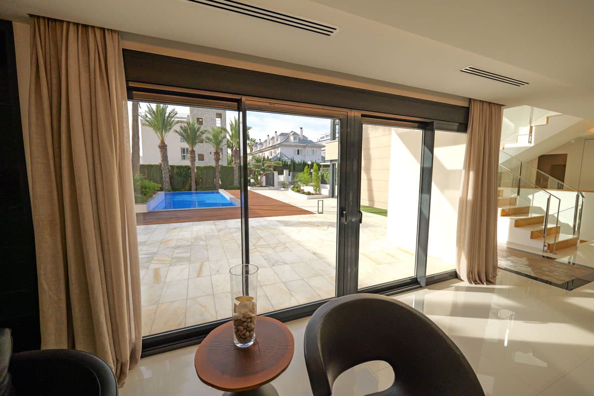villa en Torrevieja – Ref. 44044309-01