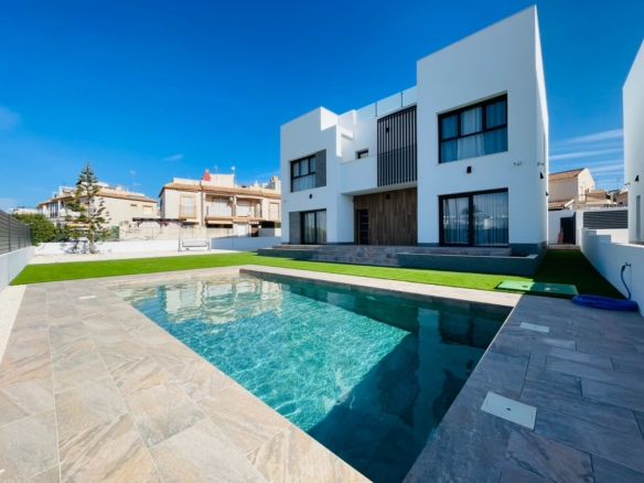 detached en Torrevieja – Ref. 81318120-01
