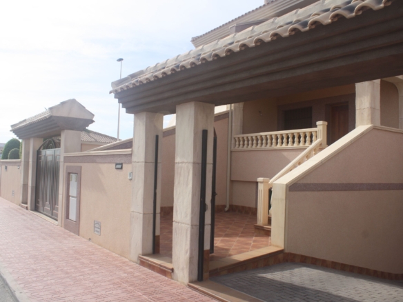 semi-detached en Torrevieja – Ref. 99945618-01
