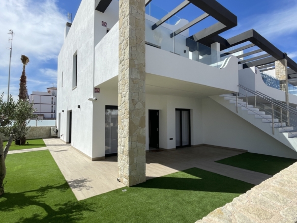 terraced en Torrevieja – Ref. 19641289-01